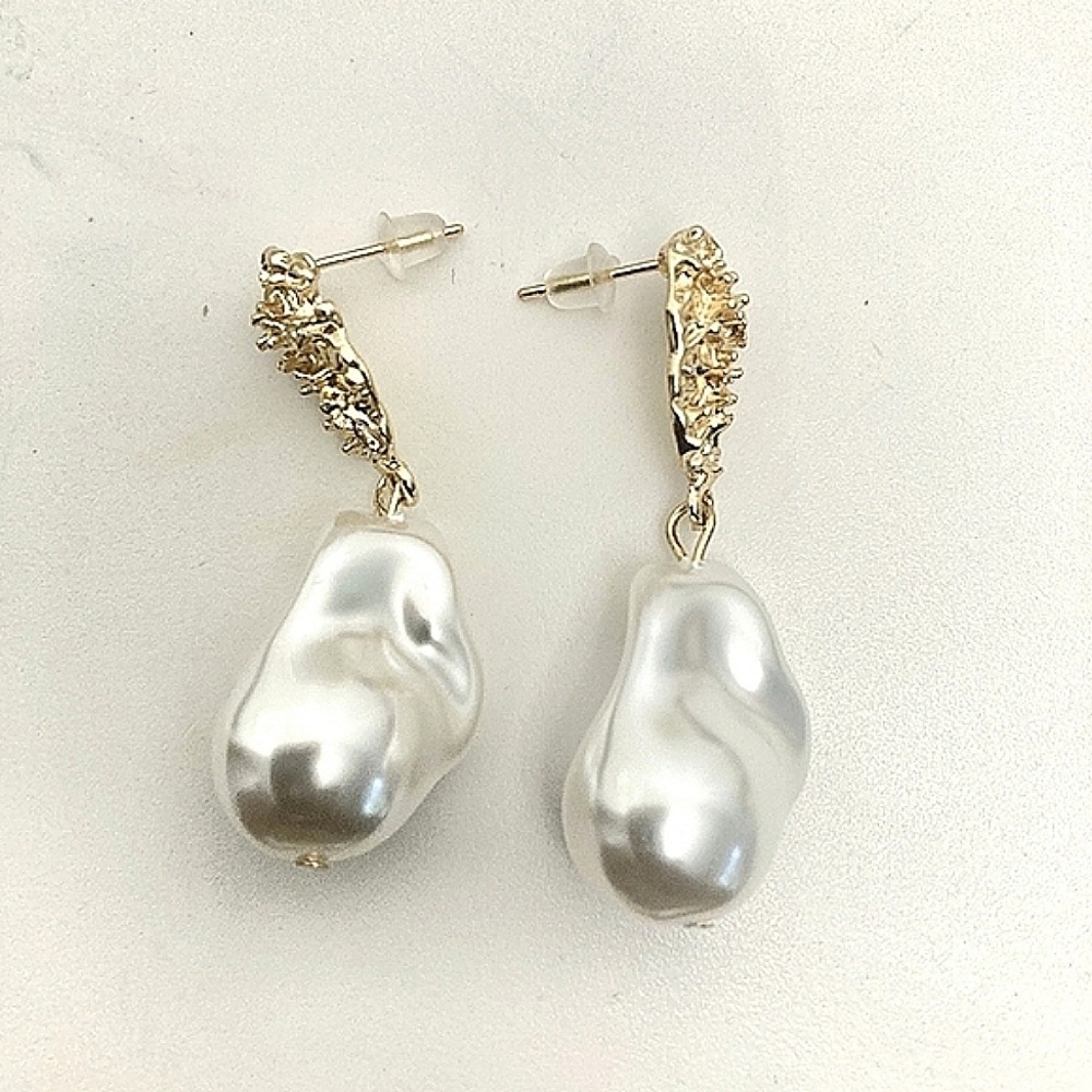 Gold faux pearl earrings Baroque dangle Formal Wedding Cocktail event 💖 - Picture 9 of 13